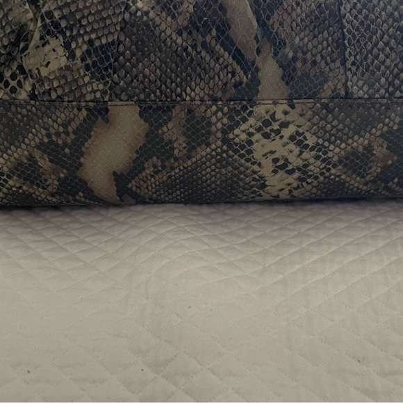 Jessica Simpson Python Snakeskin Doctor Handbag/Crossbody With Bow Detail - Picture 4 of 4